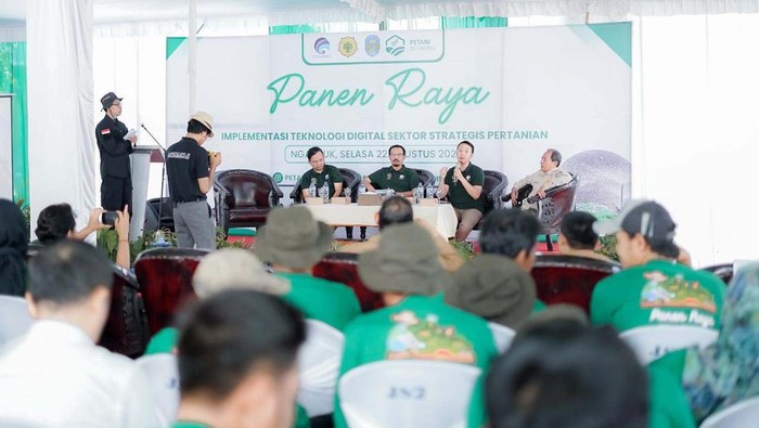 Panen Raya Implementasi Adopsi Teknologi Digital Pertanian di Nganjuk Kemkominfo gelar Panen Raya Implementasi Adopsi Teknologi Digital Pertanian tahun 2023 di Kabupaten Nganjuk. Acara ini seratus petani.