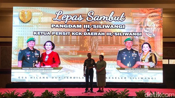 Pangdam III Siliwangi Mayjen TNI Erwin Djatmiko berikan sambutan dalam pisah sambut Pangdam III Siliwangi