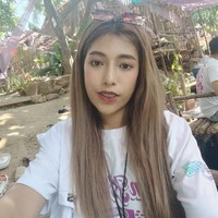 Meskipun berjibaku dengan debu, polusi dan sampah, wanita yang akrab disapa Bow ini tetap memastikan wajahnya tetap cantik dengan memakai riasan lengkap. Foto: Facebook/Pattaramon Thocharoen