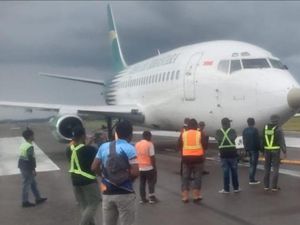 Pesawat Jayawijaya Dirgantara Pecah Ban Saat Mendarat di Bandara Wamena