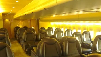 Kursi berlengan dirancang sedemikian rupa, berlapis kulit dan dapat direbahkan. Foto: Albawaba