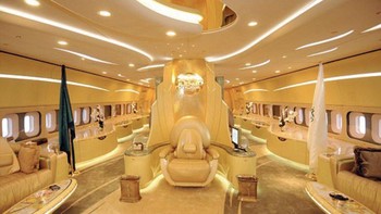 Pesawat milik Pangeran Al Waleed bin Talal berjenis Boeing 747-400. Harganya sangat fantastis, yakni USD 500 juta atau Rp 7,6 triliun. Foto: Albawaba