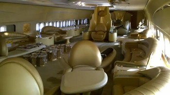 Boeing 747 memiliki area sholat khusus dengan sistem elektronik yang selalu mengarah ke Kabah. Foto: Albawaba