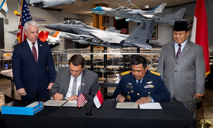 Pesawat tempur Boeing F-15EX Pesawat tempur Boeing F-15EX dan Menhan Prabowo Subianto