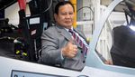 Potret Menhan Naik Jet Tempur Boeing Berstiker Prabowo Subianto