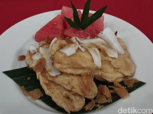Mantap Manisnya! Pisang Goreng Blitar Bertabur Kelapa dan Gula Jawa