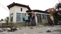 Ini bukan pertama kali California dihantam badai. Pada September 1993, sebuah badai tropis juga sempat menghantam California. Rel-rel kereta api hancur, rumah tercabut dari fondasinya, dan banyak perahu terbalik. Setidaknya hampir 100 orang baik di darat dan laut dilaporkan meninggal dunia saat itu. AP/Marcio Jose Sanchez  