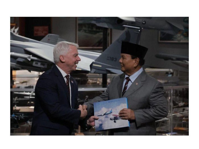 Menteri Pertahanan (Menhan) Prabowo Subianto tengah melakukan kunjungan kerja di Amerika Serikat. Dalam kunjungan kerja tersebut, Prabowo melakukan penandatanganan kerja sama atau MoU pembelian 24 jet tempur F-15EX.