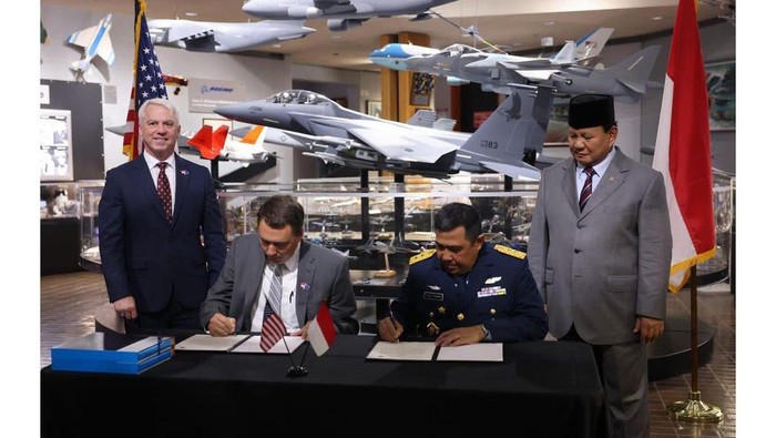 Menteri Pertahanan (Menhan) Prabowo Subianto tengah melakukan kunjungan kerja di Amerika Serikat. Dalam kunjungan kerja tersebut, Prabowo melakukan penandatanganan kerja sama atau MoU pembelian 24 jet tempur F-15EX.