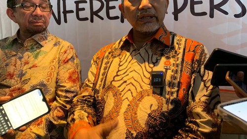 Presiden PKS Ahmad Syaikhu (kanan) saat konferensi pers lomba pidato bung karno di Badung, Selasa (22/8/2023). (Rizki Setyo Samudero)