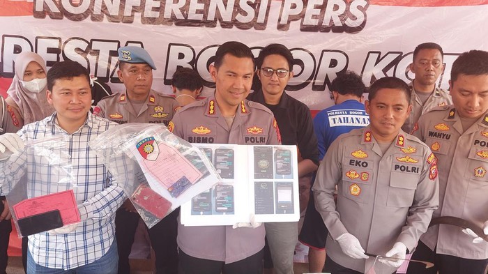 Promosikan Judi Online, Selebgram di Bogor Ditangkap Polisi (M Sholihin/detikcom)