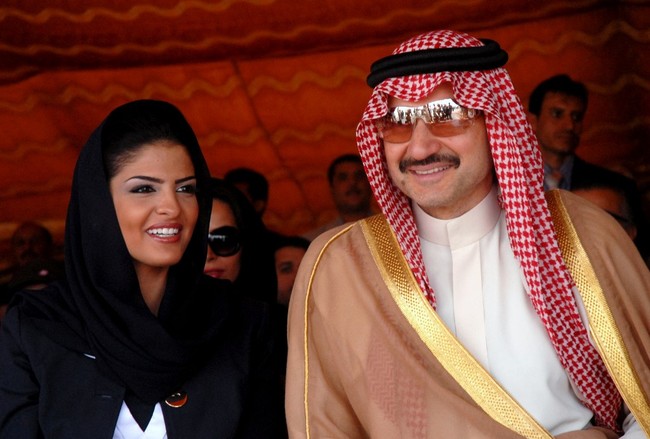 Saat menikah dengan Pangeran Al Waleed bin Talal, Putri Ameera berusia 25 tahun. Sedangkan sang pangeran berusia 53 tahun. Foto: Dok. AP, AFP