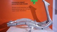 Sebagai informasi, rangka eSAF merupakan desain struktur bagian depan yang terhubung dengan duduk pengendara pada sepeda motor. Foto: Agung Pambudhy/detikOto