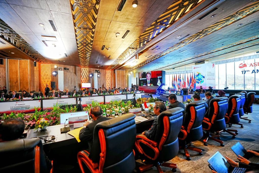 Rapat Konsultasi ASEAN Ministerial Meeting On Transnational Crime (AMMTC) + 3 ke-13