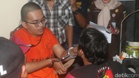 Korban sempat melawan dengan cara menggigit tangan pelaku. Namun Altaf yang merupakan kakak tingkat korban menikam leher dan dada Zidan berulang kali hingga akhirnya tumbang.  