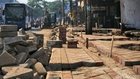 Kawasan Kreo, Larangan, merupakan daerah yang berbatasan langsung dengan wilayah Pesanggrahan, Jakarta Selatan.