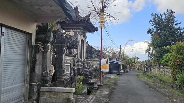 Rumah I Nyoman Darmanta (bergapura) di Desa Adat Gianyar, Kabupaten Gianyar, Senin (21/8/2023). Darmanta masih tercatat sebagai warga Desa Adat Sidan.