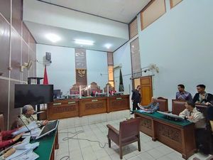 Ternyata Rocky Gerung Digugat Agar Tak Jadi Pembicara Seumur Hidup