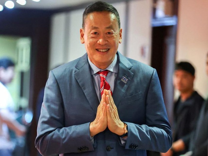 Pheu Thais prime ministerial candidate, Srettha Thavisin, who is set to be nominated for premier in a parliamentary vote on Tuesday, arrives before a party members meeting at the party headquarter, in Bangkok, Thailand, August 21, 2023. REUTERS/Athit Perawongmetha/File Photo Acquire Licensing Rights