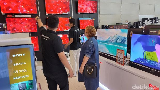 Suasana di DP Mall Semarang di ajang Transmart Full Day Sale, Selasa (22/8/2023).