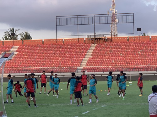 Suasana Official Training PSM Makassar di Stadion Kapten I Wayan Dipta, Gianyar, Selasa (22/8/2023). (Siti Mu’amalah)
