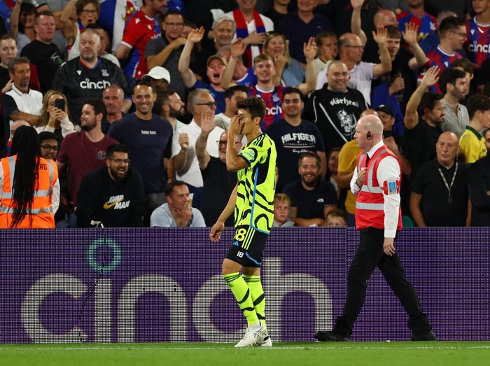 Soccer Football - Premier League - Crystal Palace v Arsenal - Selhurst Park, London, Britain - August 21, 2023 Arsenals Takehiro Tomiyasu walks after being sent off REUTERS/Toby Melville EDITORIAL USE ONLY. No use with unauthorized audio, video, data, fixture lists, club/league logos or live services. Online in-match use limited to 75 images, no video emulation. No use in betting, games or single club /league/player publications.  Please contact your account representative for further details.