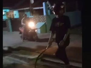 Polisi Usut Kelompok Remaja Acungkan Sajam dan Coret-coret Dinding di Lebak