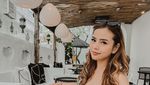 Verny Hasan Pamer Momen Kuliner, Nongkrong di Kafe hingga Floating Breakfast