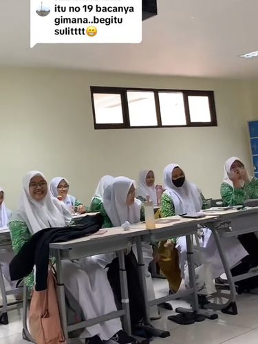 Viral guru menunjukkan nama salah satu siswinya yang unik dan tak biasa.
