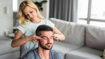 Dulu nggak pernah sakit kepala, setelah menikah baru sering sakit kepala. Foto: twitter/evans_dominique