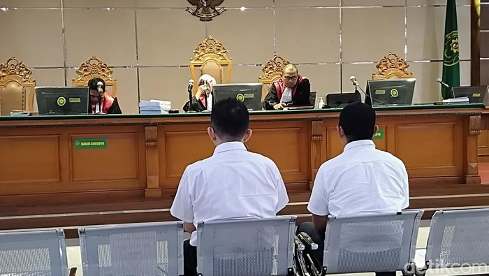 2 petinggi PT SMA dituntut 2,5 tahun penjara di kasus suap proyek CCTV Bandung Smart City.