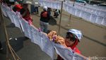 Aksi Aktivis PRT Pasang Instalasi Jemuran 580 Anggota DPR