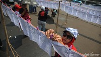 Padahal, kata Lita, kontestasi politik Pemilu 2024 membutuhkan peran dari PRT. Banyak politikus yang mempekerjakan PRT di rumahnya. Sehingga, PRT dinilai punya peran yang penting.  
