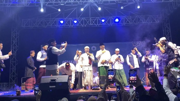 Anies hadiri acara salawat bareng relawan di Bekasi