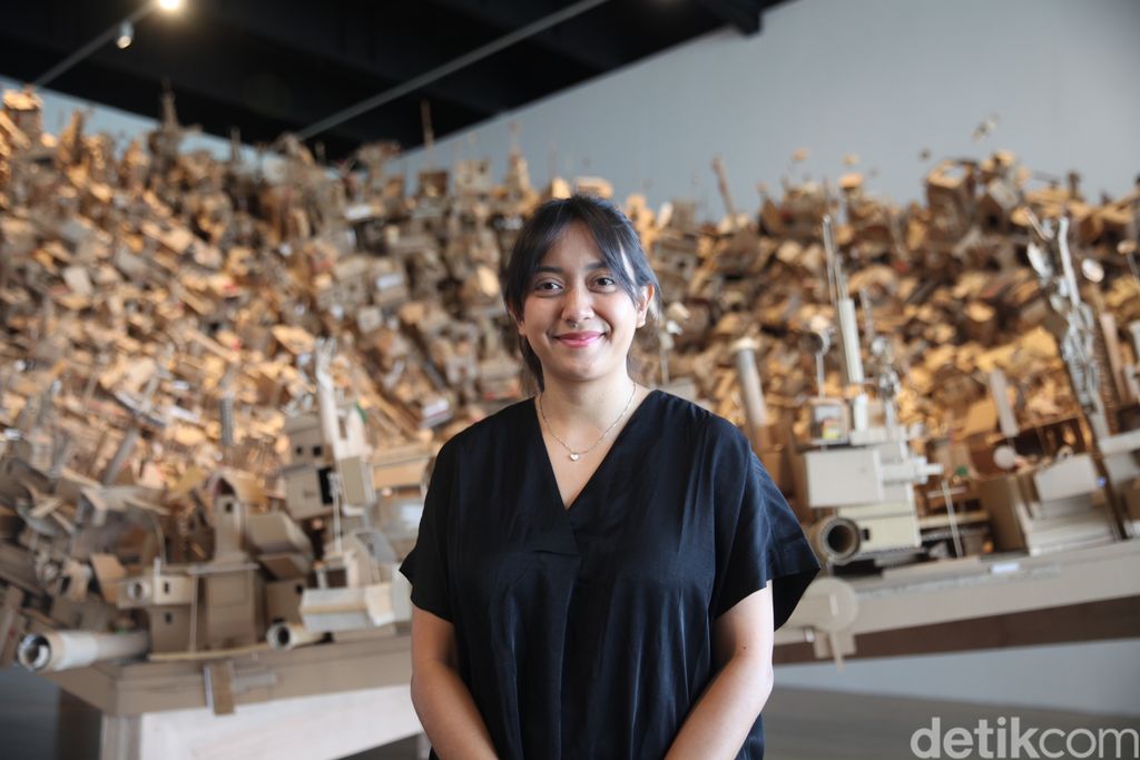 Asisten Kurator Museum MACAN Aditya Lingga