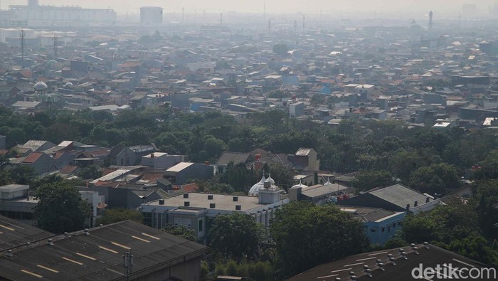 Pemprov DKI Jakarta melakukan uji coba WFH 50 persen bagi ASN DKI demi menekan polusi udara. Namun kualitas udara Jakarta belum menunjukkan perbaikan.