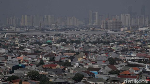 Pemprov DKI Jakarta melakukan uji coba WFH 50 persen bagi ASN DKI demi menekan polusi udara. Namun kualitas udara Jakarta belum menunjukkan perbaikan.