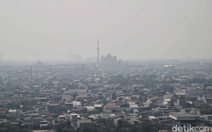 Pemprov DKI Jakarta melakukan uji coba WFH 50 persen bagi ASN DKI demi menekan polusi udara. Namun kualitas udara Jakarta belum menunjukkan perbaikan.