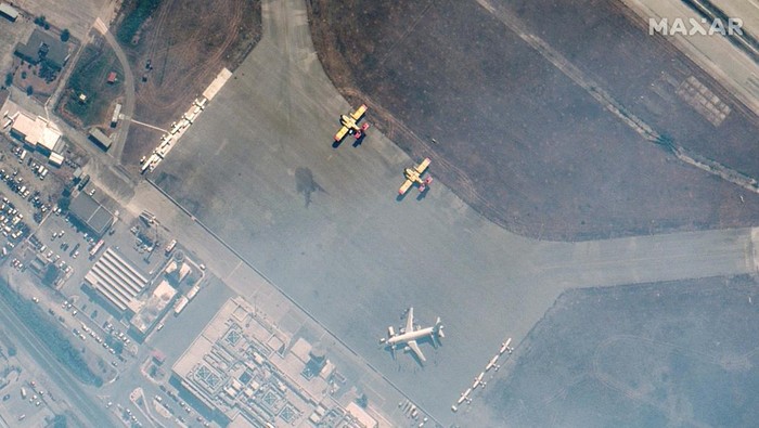 Bandara Alexandroupolis Yunani Terkepung Asap Kebakaran Hutan A satellite image shows aerial firefighting aircraft in Traianoupoli, Greece, August 21, 2023. Maxar Technologies /Handout via REUTERS THIS IMAGE HAS BEEN SUPPLIED BY A THIRD PARTY. NO RESALES. NO ARCHIVES. MANDATORY CREDIT. DO NOT OBSCURE LOGO.