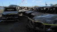 Berdasarkan keterangan petugas keamanan Kantor DPR Papua, api bermula dari korsleting listrik dari salah satu kendaraan.
