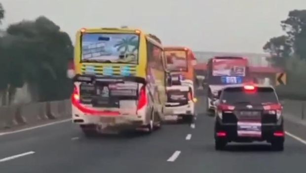 bus pariwisata ugal ugalan