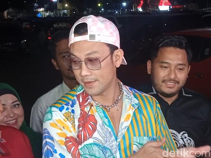 Denny Sumargo laporkan Verny Hasan.