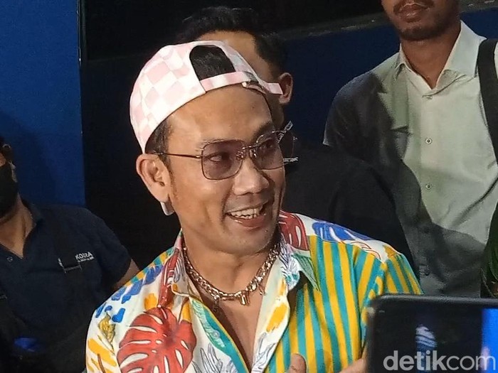 Denny Sumargo laporkan Verny Hasan.