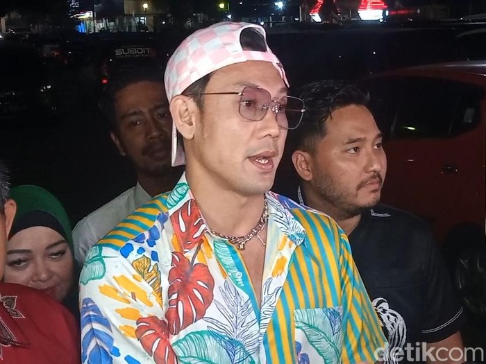 Denny Sumargo laporkan Verny Hasan.