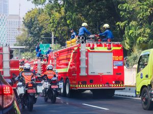 Kata Guru Besar FKUI soal Upaya Cegah Polusi Lewat Semprot Air ke Jalan