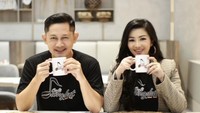 Penyanyi dangdut itu justru lebih sering membagikan momen kuliner serunya bersama sang suami. Foto: Instagram @fitricarlina