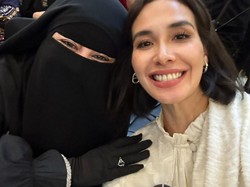 5 Foto Penampilan Marsha Timothy yang Disorot Saat Hadiri Kajian Habib Umar