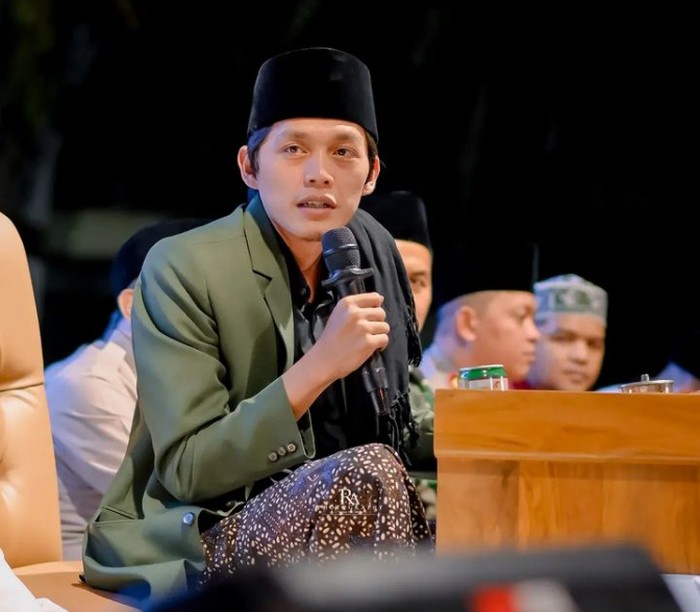Apakah detikers sudah familiar dengan seorang dai bernama Gus Iqdam? Berikut ini ulasan singkat mengenai Gus Iqdam.