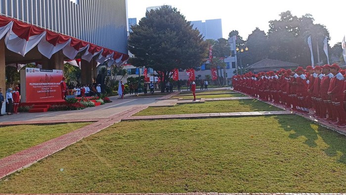 Heru Budi Hartono melepas 350 atlet yang mengikuti Pekan Olahraga Pelajar Nasional (POPNAS) ke-XVI 2023 di Palembang (Dok istimewa)
