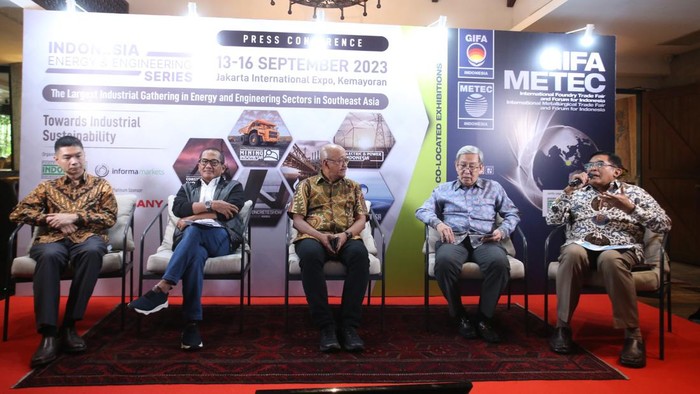 Mr. Iwan Lukito, Wakil Ketua Umum/Vice Chairman APLINDO (Asosiasi Industri Pengecoran Logam Indonesia) Mr. H Andi Rukman Nurdin Karumpa, Sekjen BPP GAPENSI (Gabungan Pelaksana Konstruksi Nasional Indonesia) Mr. Elan Biantoro, Sekjen ASPERMIGAS (Asosiasi Perusahaan Minyak dan Gas) Mr. Bambang Tjahjono, Ketum/Chairman ASPINDO (Asosiasi Jasa Pertambangan) Mr. Eddie Widiono, Founder PJCI (Prakarsa Jaringan Cerdas Indonesia/Indonesia Smart Grid Initiatives) hadir di Jakarta.